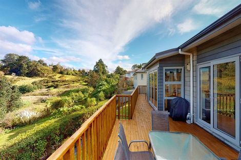 Photo of property in 94 Lake Panorama Drive, Henderson Valley, Auckland, 0612