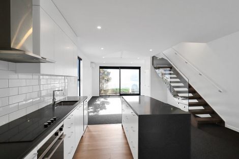Photo of property in 2/20 Trent Street, Island Bay, Wellington, 6023