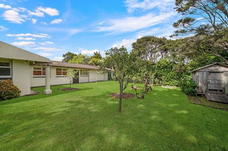 Photo of property in 9 Laingholm Drive, Laingholm, Auckland, 0604