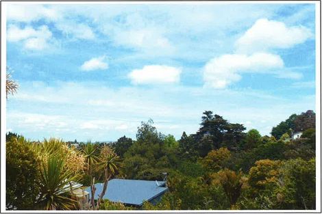 Photo of property in 154 Glenfield Road, Birkenhead, Auckland, 0626