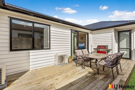 Photo of property in 2 Poutawa Lane, Clarks Beach, 2122