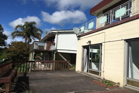 Photo of property in 637 Glenfield Road, Totara Vale, Auckland, 0629