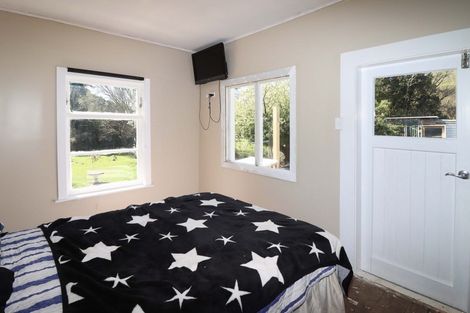 Photo of property in 1395 Opaki Kaiparoro Road, Mauriceville, Masterton, 5882