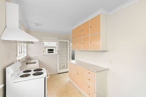 Photo of property in 34 Queenwood Road, Levin, 5510