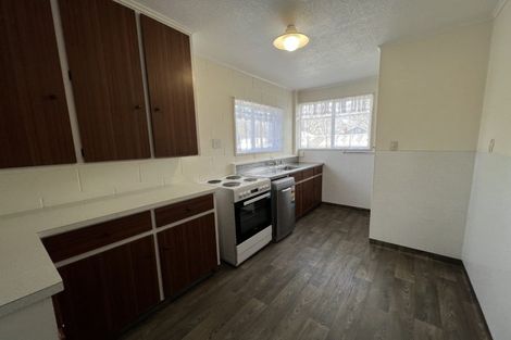 Photo of property in 6 Tiraumea Street, Palmerston North, 4410