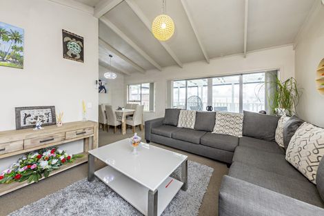 Photo of property in 13 Brent Place, Manurewa, Auckland, 2102