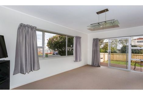 Photo of property in 1/6 Ray Small Drive, Papakura, 2110