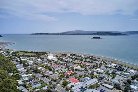 Photo of property in 3 Mackenzie Road, Eastbourne, Lower Hutt, 5013