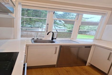 Photo of property in 15 Savage Crescent, Upper Hutt Central, Upper Hutt, 5018