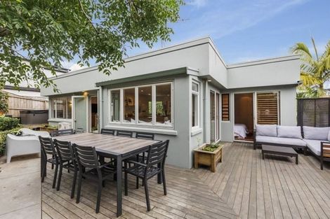 Photo of property in 2/19 Kenmure Avenue, Forrest Hill, Auckland, 0620