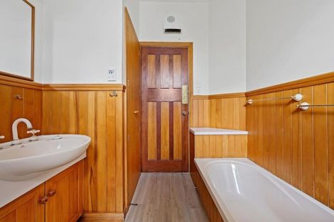 Photo of property in 113 Saint Andrews Square, Strowan, Christchurch, 8052