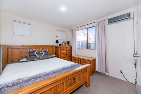 Photo of property in 57 Woodbank Drive, Glen Eden, Auckland, 0602
