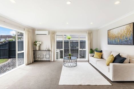 Photo of property in 30 Erne Crescent, East Tamaki, Auckland, 2016