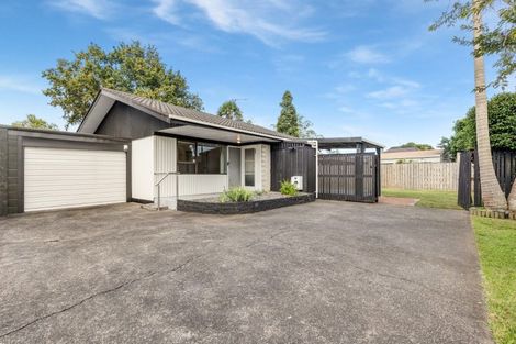 Photo of property in 2/11 Beaumaris Way, Conifer Grove, Takanini, 2112