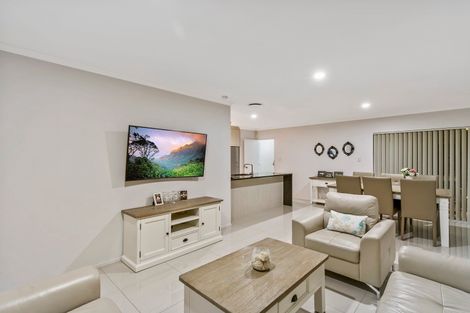 Photo of property in 10 Stellata Court, Randwick Park, Auckland, 2105