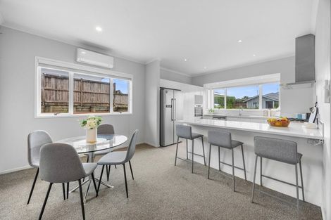 Photo of property in 5 Malbec Place, Huapai, Kumeu, 0810