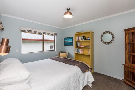 Photo of property in 24 Roslyn Road, Bluff Hill, Napier, 4110