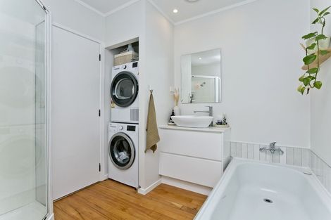 Photo of property in 69 Park Hill Road, Birkenhead, Auckland, 0626