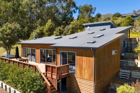 Photo of property in 11 Bell Bird Rise, Picton, 7220