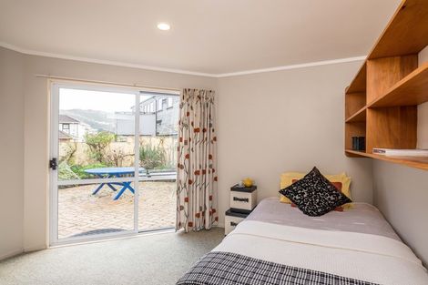 Photo of property in 5 Erskine Close, Island Bay, Wellington, 6023
