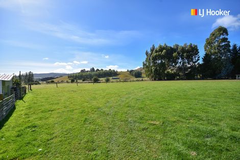Photo of property in 24 Surrey Bay Road, Waihola, Outram, 9073
