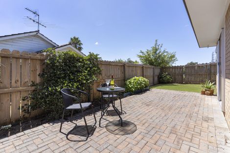 Photo of property in 1/24 Headcorn Place, Botany Downs, Auckland, 2010