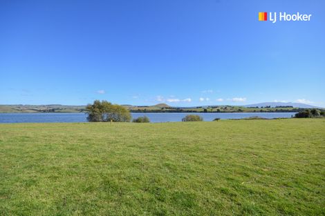 Photo of property in 24 Surrey Bay Road, Waihola, Outram, 9073
