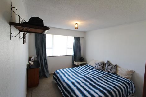 Photo of property in 2/4 Ray Small Drive, Papakura, 2110