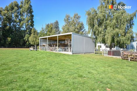 Photo of property in 24 Surrey Bay Road, Waihola, Outram, 9073