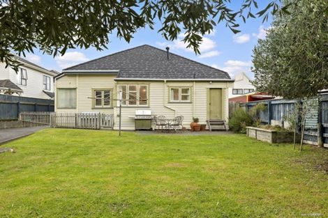 Photo of property in 108 Freyberg Street, Lyall Bay, Wellington, 6022