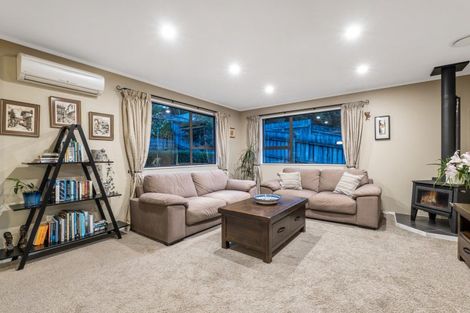 Photo of property in 61 Albatross Close, Whitby, Porirua, 5024