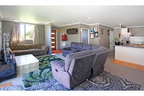 Photo of property in 122 Naylors Drive, Mangere, Auckland, 2022