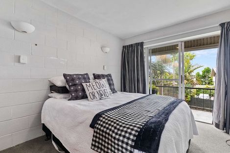 Photo of property in 10/32 Blockhouse Bay Road, Avondale, Auckland, 1026