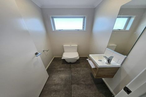 Photo of property in 27 Hammick Crescent, Pyes Pa, 3112