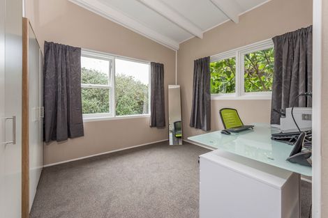 Photo of property in 25 Hand Road, Helensville, 0800