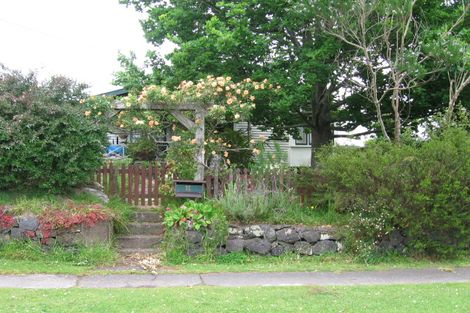Photo of property in 11 Clayburn Road, Glen Eden, Auckland, 0602