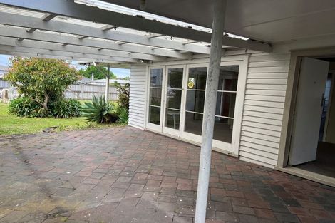 Photo of property in 57 Yeovil Road, Te Atatu Peninsula, Auckland, 0610