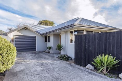 Photo of property in 2/28 Kirsten Place, Parklands, Christchurch, 8083