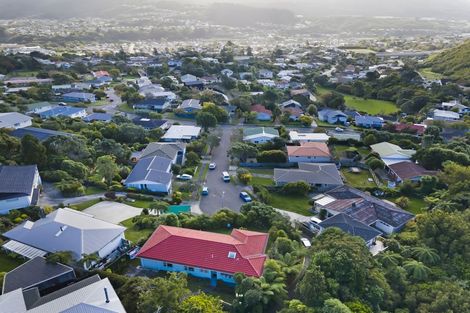 Photo of property in 13 Wilmshurst Place, Tawa, Wellington, 5028