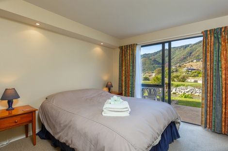 Photo of property in 9/45 Beach Road, Waikawa, Picton, 7220