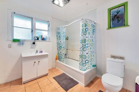 Photo of property in 144 Hepburn Road, Glendene, Auckland, 0602