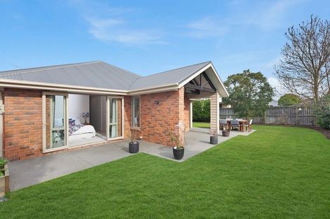 Photo of property in 43 Ruahine Place, Parklands, Christchurch, 8083