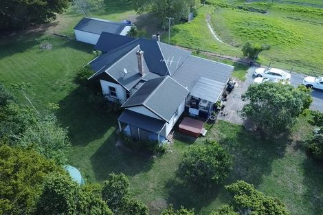 Photo of property in 32 Franklin Road, Paparoa, 0571