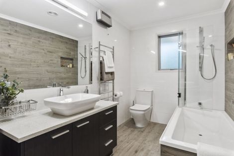 Photo of property in 4 Maddies Road, Kaukapakapa, 0873