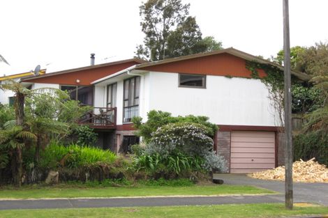 Photo of property in 7 Lindaver Grove, Merrilands, New Plymouth, 4312
