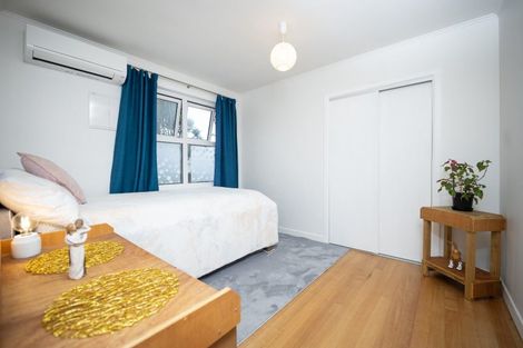 Photo of property in 15 Enderby Drive, Te Atatu Peninsula, Auckland, 0610