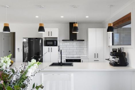 Photo of property in 2 Stingray Drive, Omokoroa, 3114