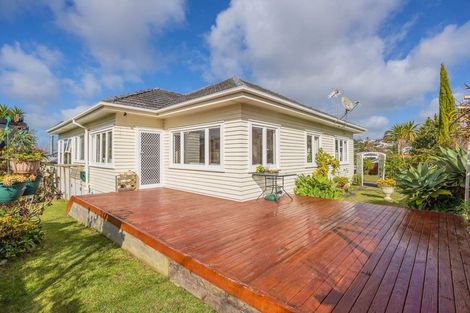 Photo of property in 1/43 Hogans Road, Glenfield, Auckland, 0629