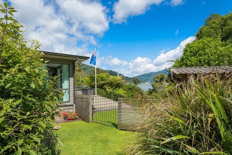 Photo of property in 135 Queen Charlotte Drive, Havelock, Picton, 7281