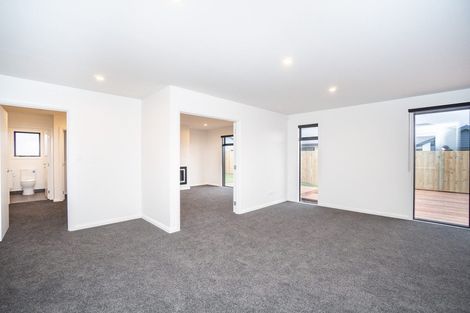 Photo of property in 77 Johnstone Drive, Fitzherbert, Palmerston North, 4410